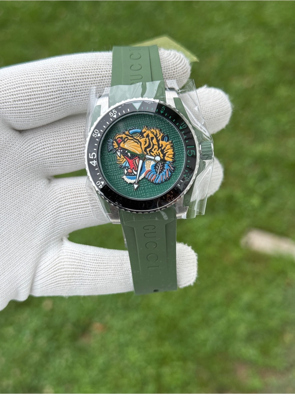 Gucci Green Tiger Motif Dive-Style rubber strap men’s Watch - Picture 14 of 14